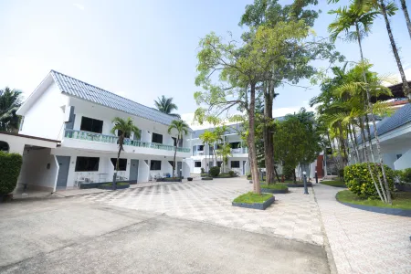 The Coconut Nanai Resort Phuket Отели рядом с достопримечательностью «Tha Rua Shrine»