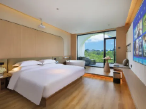 Lijiang Moon View · Quiet Holiday Lakeside Hotel (Guilin Two Rivers & Four Lakes Area) Hotels in Guilin