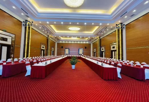 무옹 탄 그랜드 쿠앙 트리 호텔