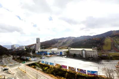 더화이트뷰 계촌정보화마을 주변 호텔