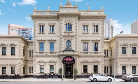 Adina Apartment Hotel Adelaide Treasury Отели рядом с достопримечательностью «Вел Гарденс»