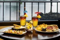 Hilo Hawaiian Hotel, Trademark Collection by Wyndham - bar