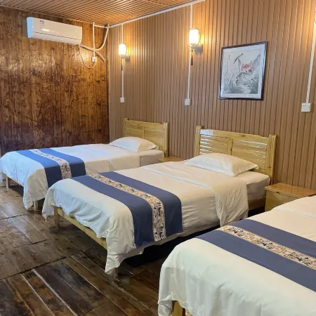 Hongjiang Fengjia Courtyard Inn