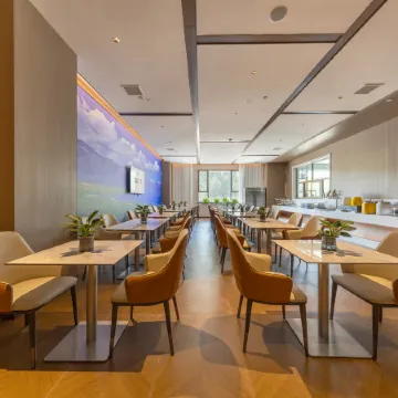 Jifeng International Hotel (Jinghe Bus Station Branch)