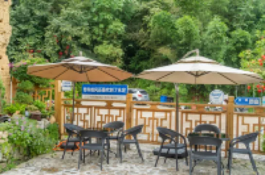 Longyan Tulou Qingfu Station