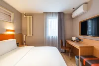 7 Days Premium (Peking Union Medical College Hospital Chaoyangmen Dongsi Subway Station)