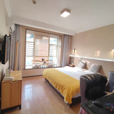 Baizhou E-Sports Hotel (pzLongxingsi Water Street)