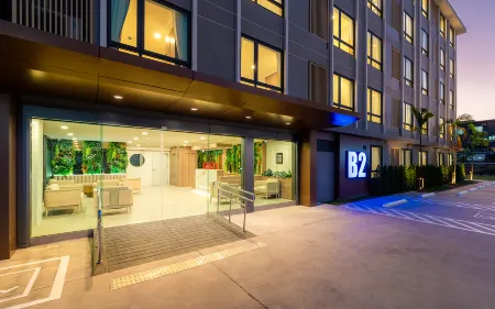 B2 Grand Nimman Premier Hotel Отели рядом с достопримечательностью «Huaykaew Road»