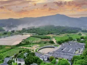 Huizhou autumn long valley home stay