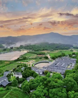 Huizhou autumn long valley home stay