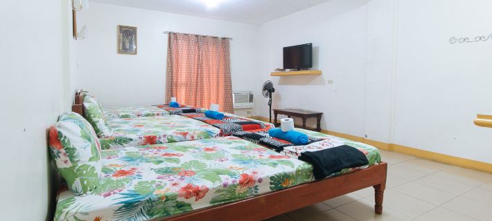 Golden Success Hotel I by RedDoorz Hotels in Tarlac