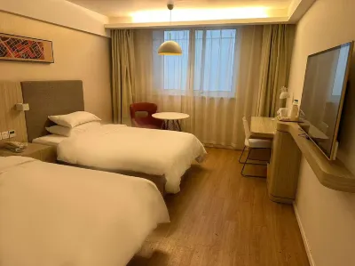 Guzhen Romantic Journey Hotel (Touzhi Building)