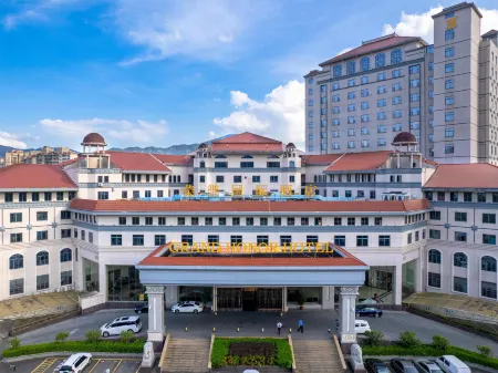 Grand Honor Hotel Отели рядом с достопримечательностью «Kuixingyan»