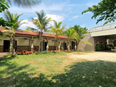 Bandengan Beach Hotel Jepara 2 Отели в г. Jepara Regency