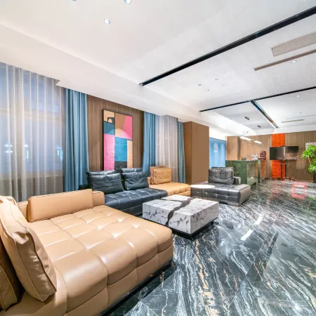 Yining Yijing Hotel (Six Star Street Scenic Area Branch)