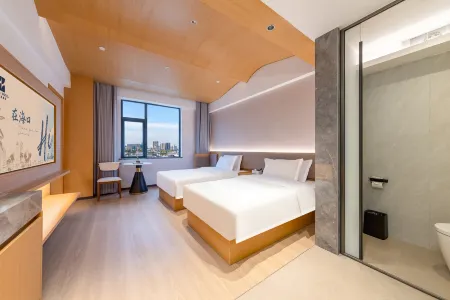 Qiyuli hotel（Haikou East railway station&modern women and children‘hospital） Отели рядом с достопримечательностью «Hainan Institute of Science & Technology»