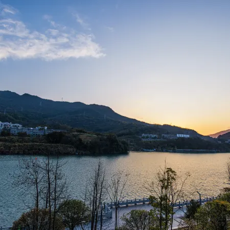 Mountain Echo River View Resort Homestay (Chenzhou Zixing Dongjiang Lake Branch)
