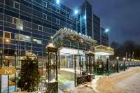 Men'k Kings Hotel Hotels near Ice Palace