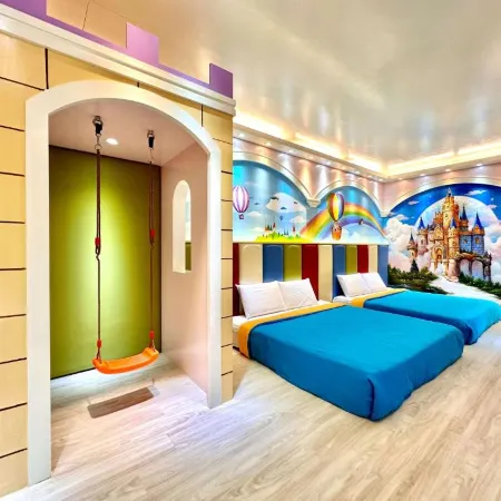Liouciou Houseboat Speciality Hostel Отели рядом с достопримечательностью «White Lighthouse»