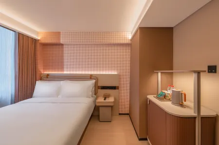Orange Hotel (Chengdu Wenshuyuan Metro Station)