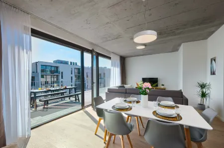 DownTown Suites Andel Отели рядом с достопримечательностью «Vltava Beach»