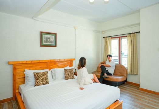 춤폰 가든 호텔 외관