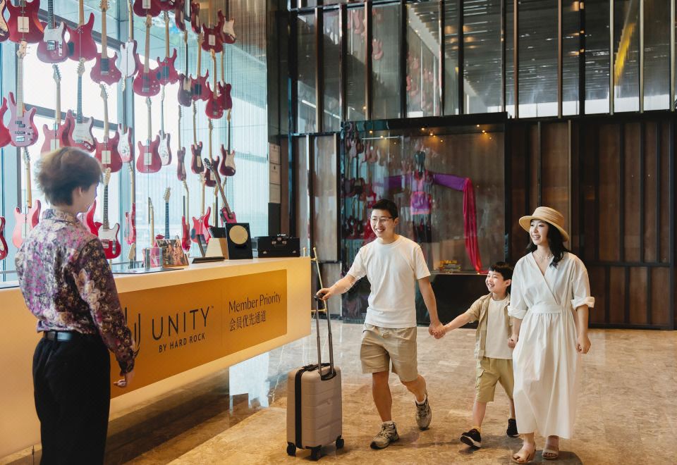 1. 하드락 호텔 선..