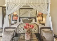 Villa Mayurana by Edwards Collection