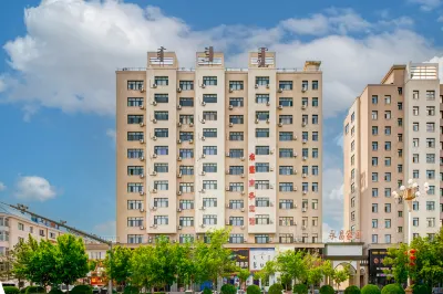 Yongsheng Business Hotel Hulunbeier Отели рядом с достопримечательностью «Академия Хуранбера (Западный Кампанией)»