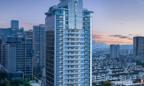 Longyan Avenue Wanbao Plaza Atour Hotel