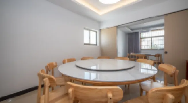 Jiuhuashan Yueting Lanshe Homestay (Tourist Service Center Branch)