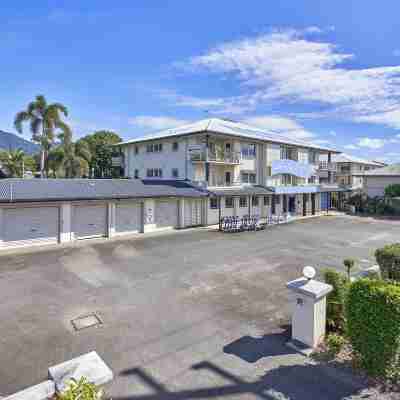 Cairns Reef Apartments & Motel Hotel Exterior