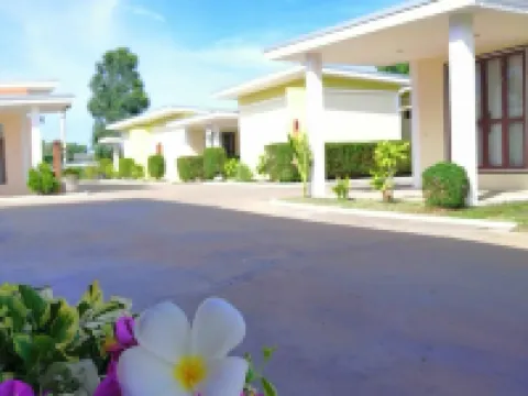 ซินเดียรีสอร์ท โรงแรมในอำเภอ พุนพิน