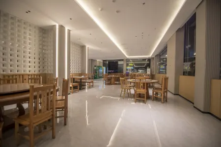 Caston Hotel Отели рядом с достопримечательностью «Wolong Pond»