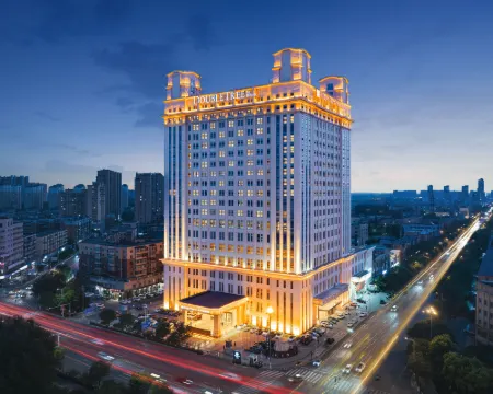 鞍山ダブルツリー バイ ヒルトンホテル 鞍山のホテル