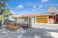 Hotel O Homestay Alqid Syariah Hotels in Kraton