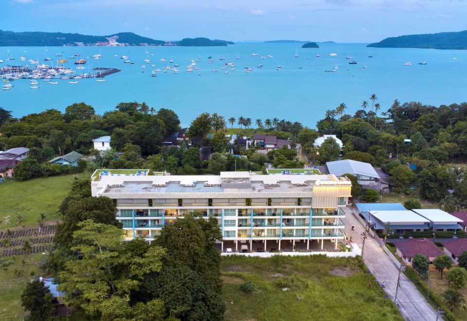 3. 푸켓 찰롱 마리..