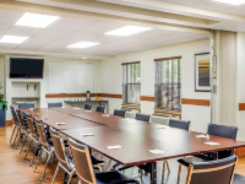 Days Inn & Suites by Wyndham Sherwood Park Edmonton Hotels in Strathcona County