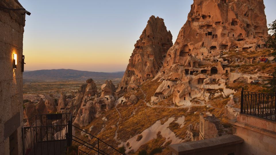 Caldera Cave Hotel & Restaurant