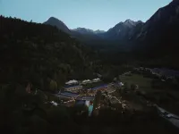 Stargazing at Jiuzhaigou · Vacilando Retreat