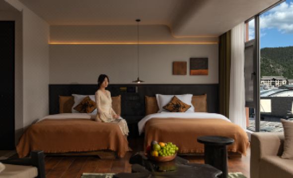 Shangri-La Half View Vacation Homestay (Near the Giant Prayer Wheel, Dukezong Ancient City)