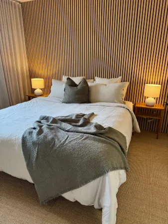 Fletcher Christian Apartments - Manava Suites