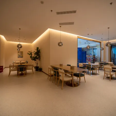 Red Holiday Hotel