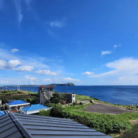 Seongsan morning glow pension Отели рядом с достопримечательностью «Тон-Амса»