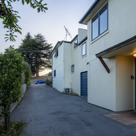 Central Home | Lake Views | 3 Bedrooms | WIFI