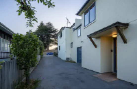 Central Home | Lake Views | 3 Bedrooms | WIFI