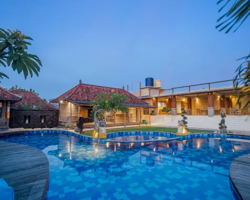 D'gume Villas Lembongan by Bali Cabin Отели рядом с достопримечательностью «Пляж Лебао»