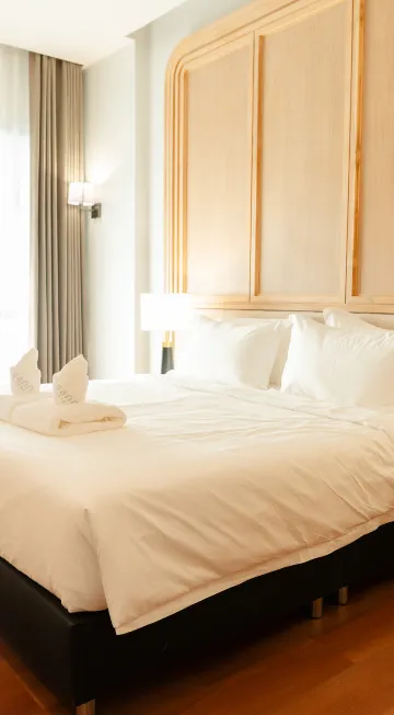 ห้องดีลักซ์ เตียงใหญ่ 1 เตียง