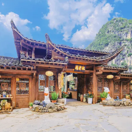 Xingyi Qiangu Jiuye Bed and Breakfast (Fenglin Buyi Scenic Area Branch)