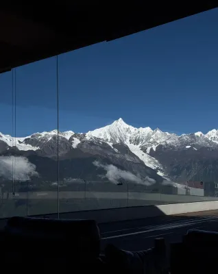 โรงแรมบ่อน้ำพุร้อนปี้เผิง·สือกวง หลี่เซียน